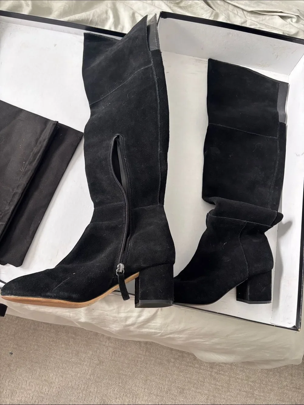 White House black market sz 8 Black Suede Knee-High Block Heel Boots
